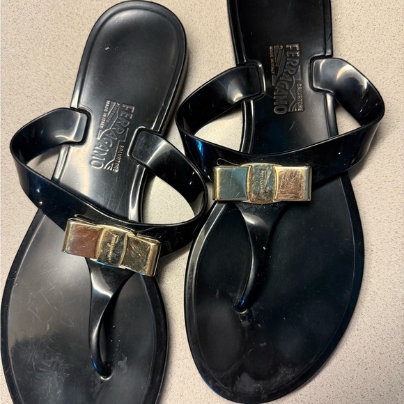 Salvatore Ferragamo Black Sandals with Gold Bow - Picture 2 of 3